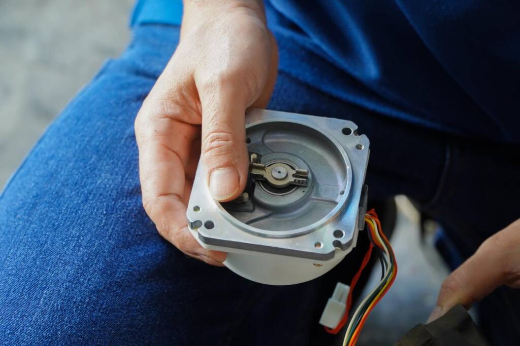 Utrata precyzji i głośna praca? Diagnoza najczęstszych usterek serwonapędu