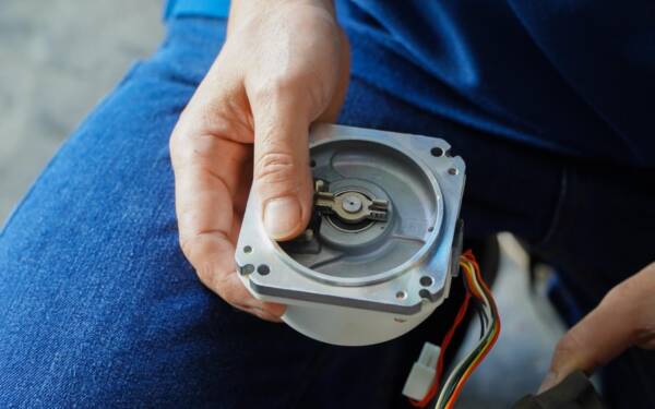 Utrata precyzji i głośna praca? Diagnoza najczęstszych usterek serwonapędu