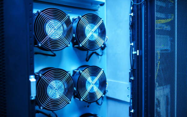 Dlaczego elektronika przemysłowa się przegrzewa i jak temu zapobiec?