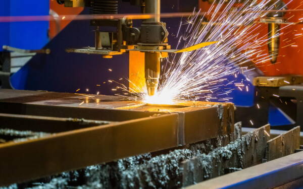 Modernizacja stanowisk spawalniczych – integracja nowych robotów spawalniczych ze starymi źródłami prądu
