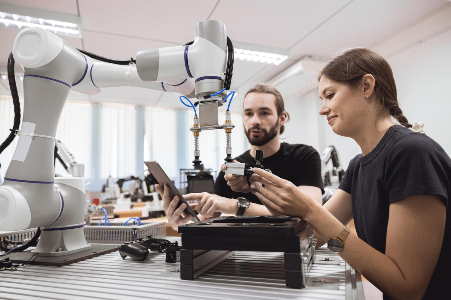 Roboty współpracujące to przyszłość mniejszych zakładów produkcyjnych
